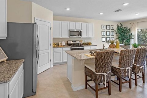House in Davenport, Florida 5 bedrooms, 241.64 sq.m. № 1652011 - photo 6