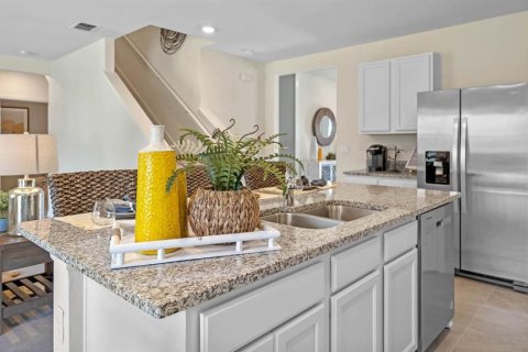 House in Davenport, Florida 5 bedrooms, 241.64 sq.m. № 1652011 - photo 7