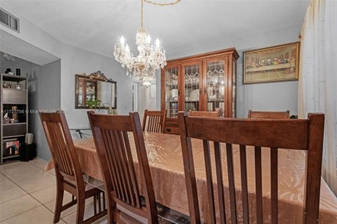 Condominio en venta en Lauderdale Lakes, Florida, 2 dormitorios, 102.38 m2 № 1984945 - foto 12