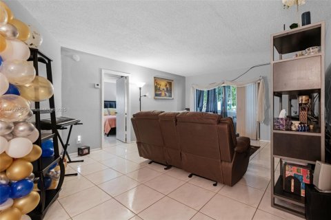 Condominio en venta en Lauderdale Lakes, Florida, 2 dormitorios, 102.38 m2 № 1984945 - foto 11
