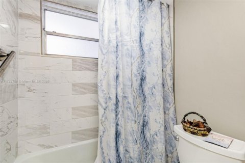 Condominio en venta en Lauderdale Lakes, Florida, 2 dormitorios, 102.38 m2 № 1984945 - foto 21