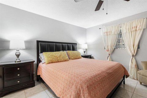 Condominio en venta en Lauderdale Lakes, Florida, 2 dormitorios, 102.38 m2 № 1984945 - foto 17