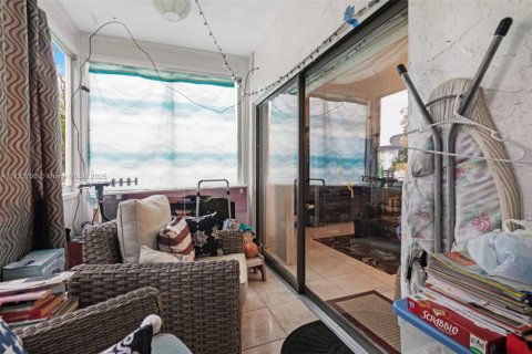 Condominio en venta en Lauderdale Lakes, Florida, 2 dormitorios, 102.38 m2 № 1984945 - foto 15