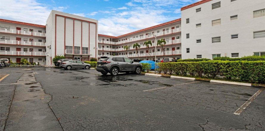 Condominio en Lauderdale Lakes, Florida, 2 dormitorios № 1984945