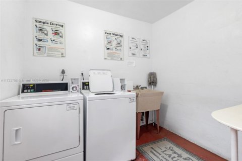 Condominio en venta en Lauderdale Lakes, Florida, 2 dormitorios, 102.38 m2 № 1984945 - foto 28