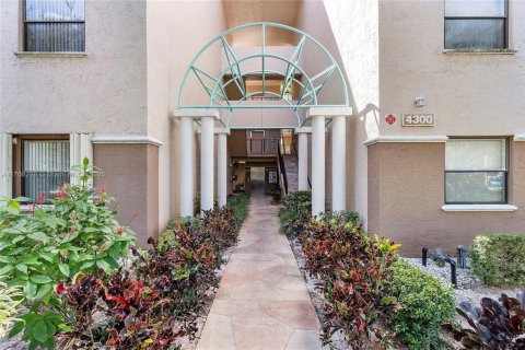 Condo in Coconut Creek, Florida, 3 bedrooms № 2080444