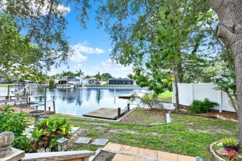 House in Tampa, Florida 2 bedrooms, 187.48 sq.m. № 1810558 - photo 16