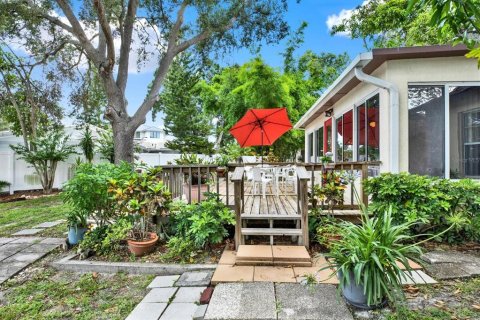 House in Tampa, Florida 2 bedrooms, 187.48 sq.m. № 1810558 - photo 11