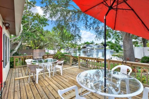 House in Tampa, Florida 2 bedrooms, 187.48 sq.m. № 1810558 - photo 12