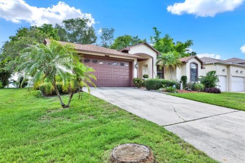 House in Tampa, Florida 2 bedrooms, 187.48 sq.m. № 1810558 - photo 4