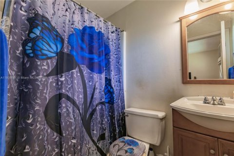 Condo in Oakland Park, Florida, 1 bedroom  № 1752575 - photo 19