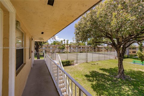 Condo in Oakland Park, Florida, 1 bedroom  № 1752575 - photo 8