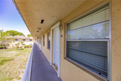 Condo in Oakland Park, Florida, 1 bedroom  № 1752575 - photo 7
