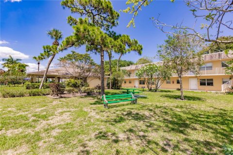 Condo in Oakland Park, Florida, 1 bedroom  № 1752575 - photo 20