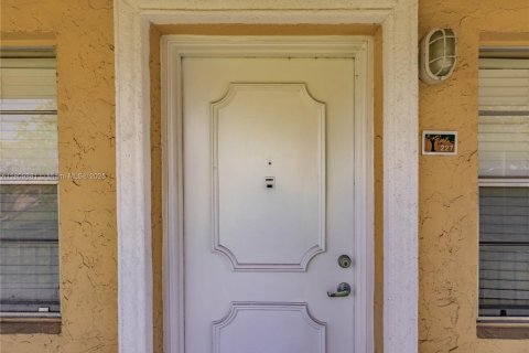 Condo in Oakland Park, Florida, 1 bedroom  № 1752575 - photo 11
