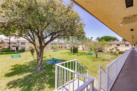 Condo in Oakland Park, Florida, 1 bedroom  № 1752575 - photo 9