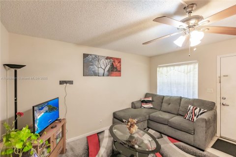 Condo in Oakland Park, Florida, 1 bedroom  № 1752575 - photo 13