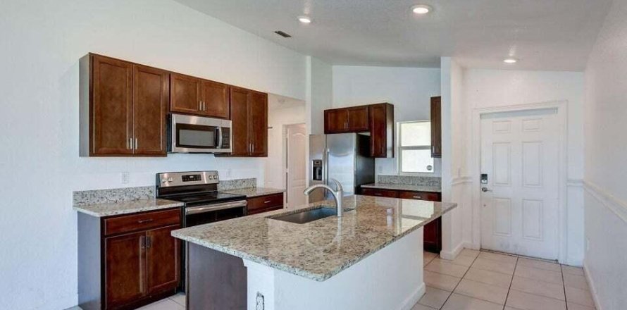 Casa en Fort Pierce, Florida 3 dormitorios, 117.99 m2 № 1216339