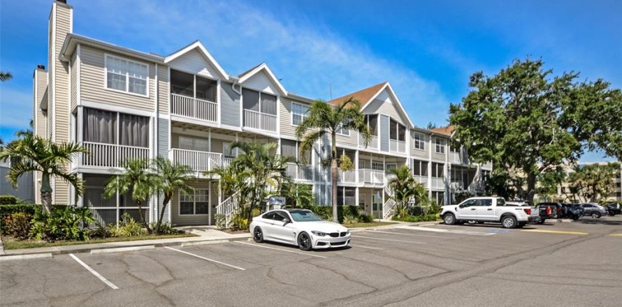 Condo in Sarasota, Florida, 2 bedrooms № 1680382