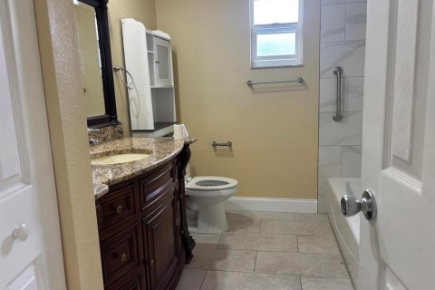 House in Pinellas Park, Florida 3 bedrooms, 143.44 sq.m. № 1803902 - photo 11