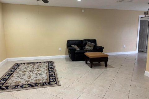 House in Pinellas Park, Florida 3 bedrooms, 143.44 sq.m. № 1803902 - photo 4