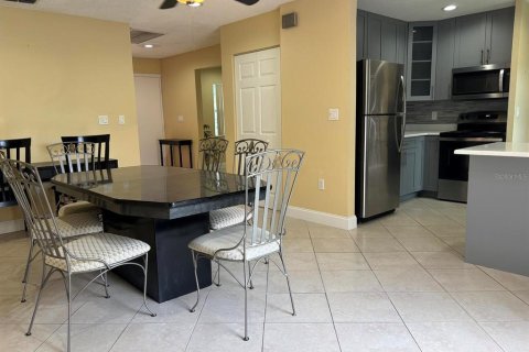 House in Pinellas Park, Florida 3 bedrooms, 143.44 sq.m. № 1803902 - photo 7