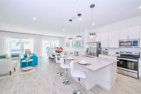 Casa en venta en Kissimmee, Florida, 12 dormitorios, 452.81 m2 № 2227824 - foto 3