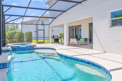 Casa en venta en Kissimmee, Florida, 12 dormitorios, 452.81 m2 № 2227824 - foto 2