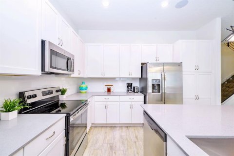 Casa en venta en Kissimmee, Florida, 12 dormitorios, 452.81 m2 № 2227824 - foto 4