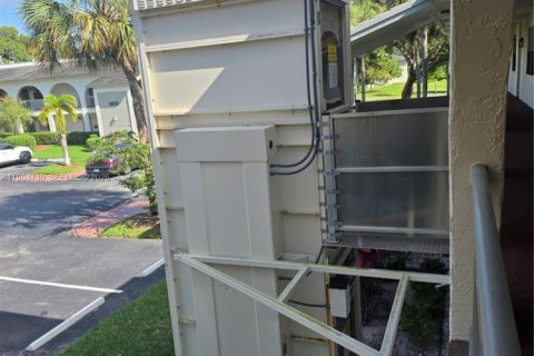 Condominio en venta en Coconut Creek, Florida, 1 dormitorio, 73.76 m2 № 2054776 - foto 8