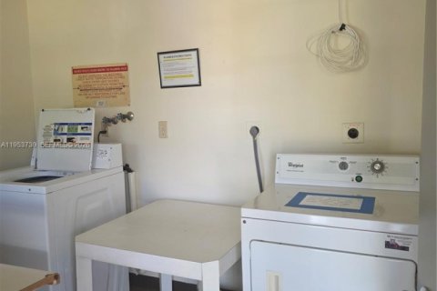 Condominio en venta en Coconut Creek, Florida, 1 dormitorio, 73.76 m2 № 2054776 - foto 9