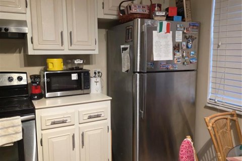 Condominio en venta en Coconut Creek, Florida, 1 dormitorio, 73.76 m2 № 2054776 - foto 10