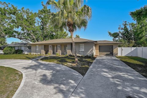 House in Sarasota, Florida 3 bedrooms, 143.63 sq.m. № 1587709 - photo 2