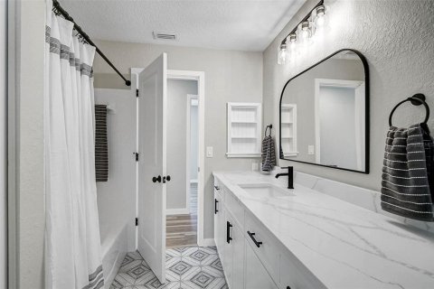 House in Sarasota, Florida 3 bedrooms, 143.63 sq.m. № 1587709 - photo 20