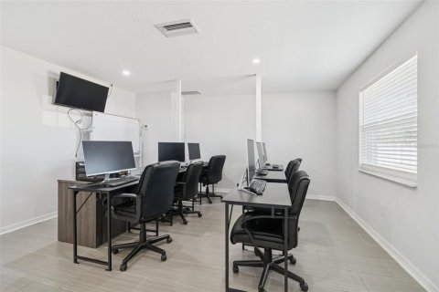 Снять в аренду коммерческую недвижимость в Ларго, Флорида 316.89м2, № 2108528 - фото 15