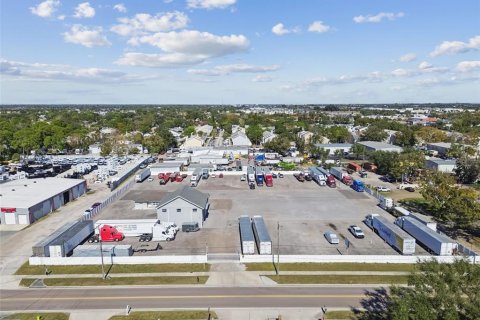 Снять в аренду коммерческую недвижимость в Ларго, Флорида 316.89м2, № 2108528 - фото 2