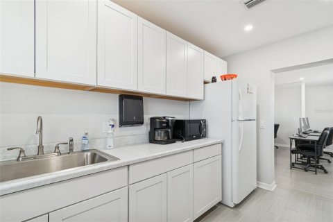 Снять в аренду коммерческую недвижимость в Ларго, Флорида 316.89м2, № 2108528 - фото 16