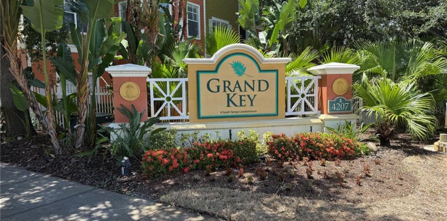 Immobilier commercial à Tampa, Floride 2 chambres, 107.58 m2 № 2423658