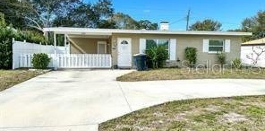 House in Clearwater, Florida 2 bedrooms, 73.58 sq.m. № 1622373