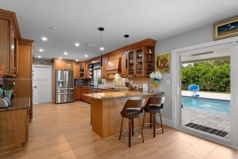 House in Palmetto Bay, Florida 4 bedrooms, 205.59 sq.m. № 1711380 - photo 19
