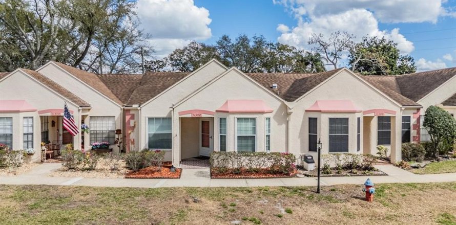Condo à Port Richey, Floride, 2 chambres  № 2143662