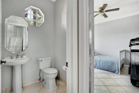 Villa ou maison à louer à Pembroke Pines, Floride: 4 chambres, 310.76 m2 № 2059218 - photo 24