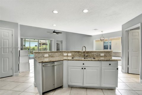Villa ou maison à louer à Pembroke Pines, Floride: 4 chambres, 310.76 m2 № 2059218 - photo 15