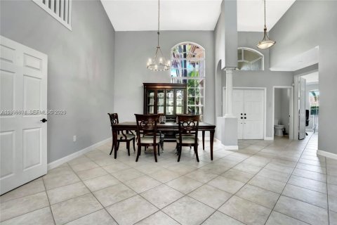 Villa ou maison à louer à Pembroke Pines, Floride: 4 chambres, 310.76 m2 № 2059218 - photo 9