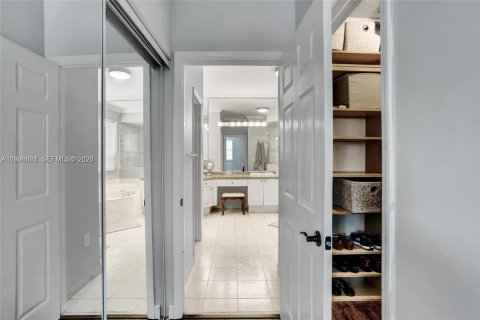 Villa ou maison à louer à Pembroke Pines, Floride: 4 chambres, 310.76 m2 № 2059218 - photo 20