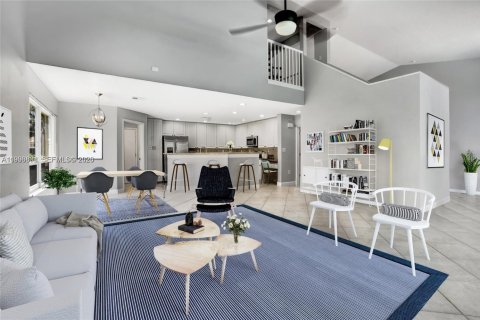 Villa ou maison à louer à Pembroke Pines, Floride: 4 chambres, 310.76 m2 № 2059218 - photo 13