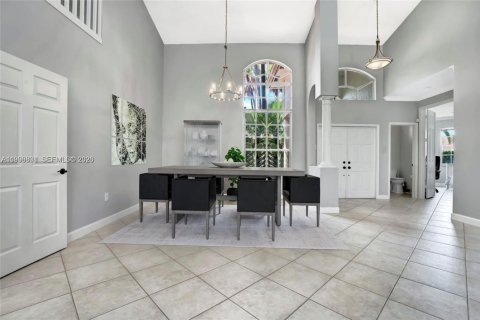 Villa ou maison à louer à Pembroke Pines, Floride: 4 chambres, 310.76 m2 № 2059218 - photo 10