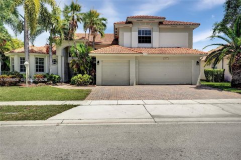 Villa ou maison à louer à Pembroke Pines, Floride: 4 chambres, 310.76 m2 № 2059218 - photo 3