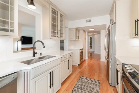 Condo in Winter Park, Florida, 2 bedrooms  № 1648154 - photo 12