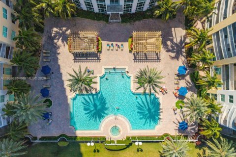 Condo in Hallandale Beach, Florida, 3 bedrooms № 2030901 - photo 23